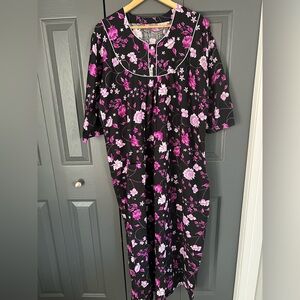 B-8-5 Floral NightGown 25 Ptp XL?